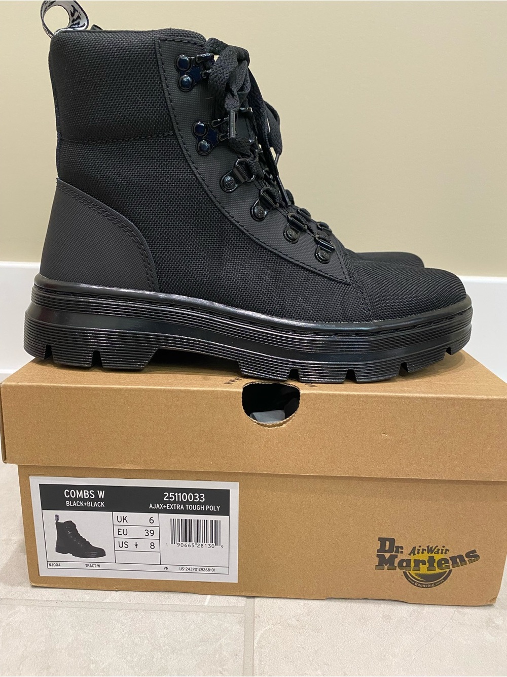 NEW in Box Dr. Martens Combs W Black Boots size 8 - Picture 8 of 12
